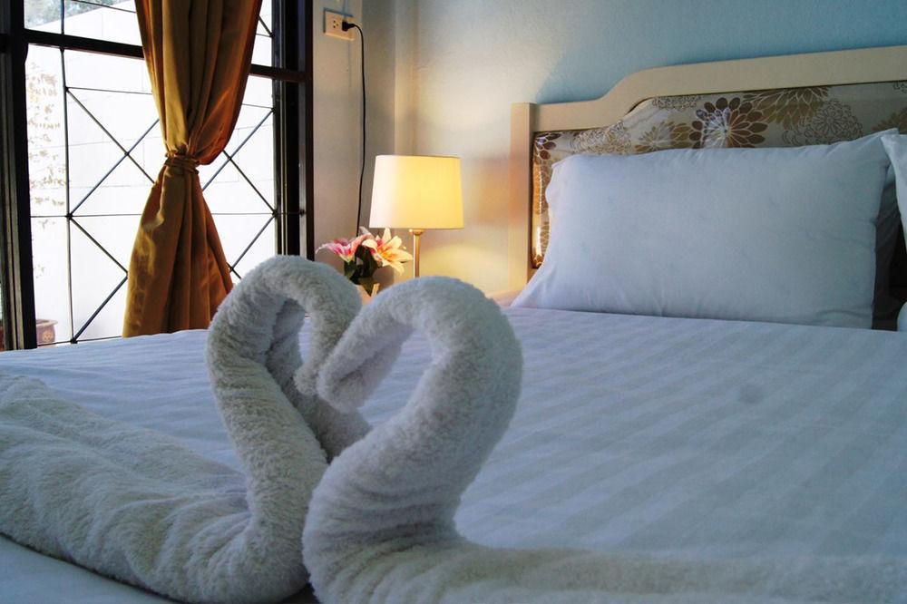 Cha-Am Seaside Hotel Bagian luar foto