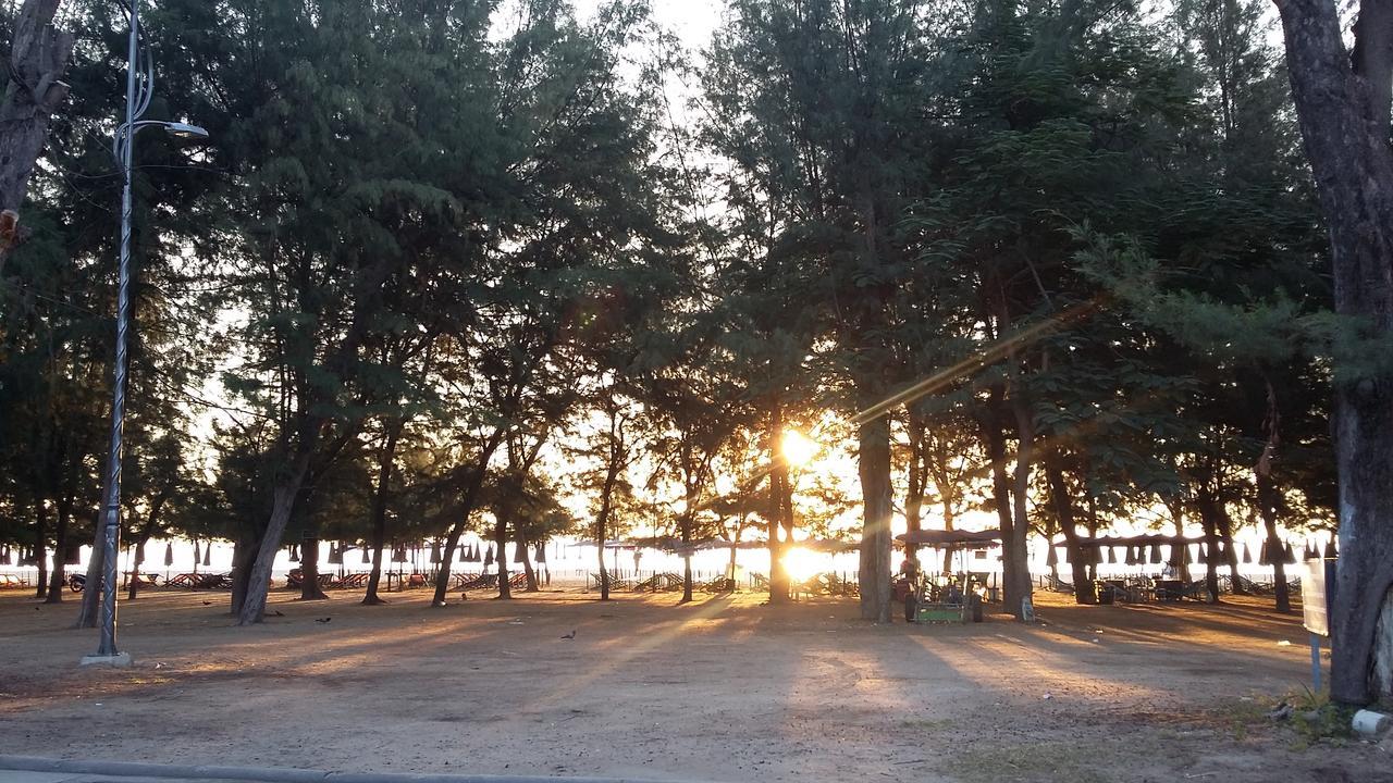 Cha-Am Seaside Hotel Bagian luar foto